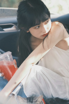 双乳涨鼓奶水喂奶
